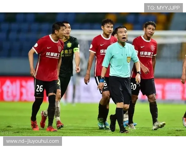 围绕成都足球球场紧急抢救全过程的责任反思与公共安全启示探讨